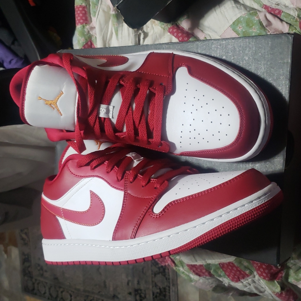 Jordan 1 Low cardinal